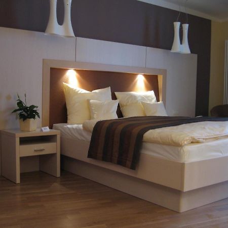 Gaestehaus Ressler Harxheim Bagian luar foto