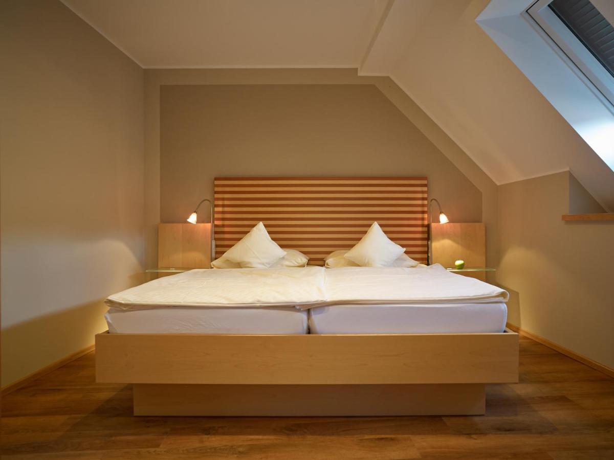 Gaestehaus Ressler Harxheim Bagian luar foto