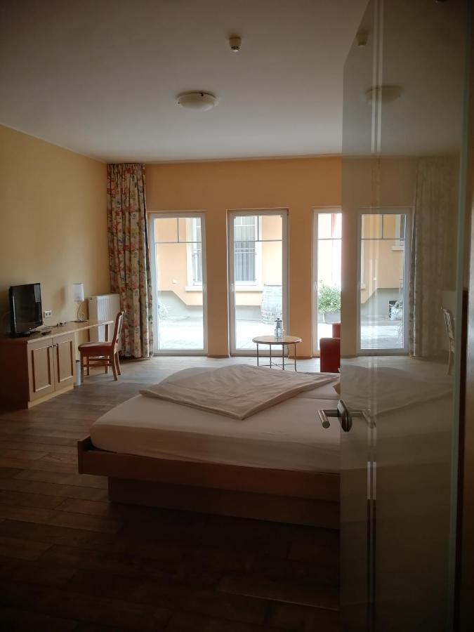 Gaestehaus Ressler Harxheim Bagian luar foto