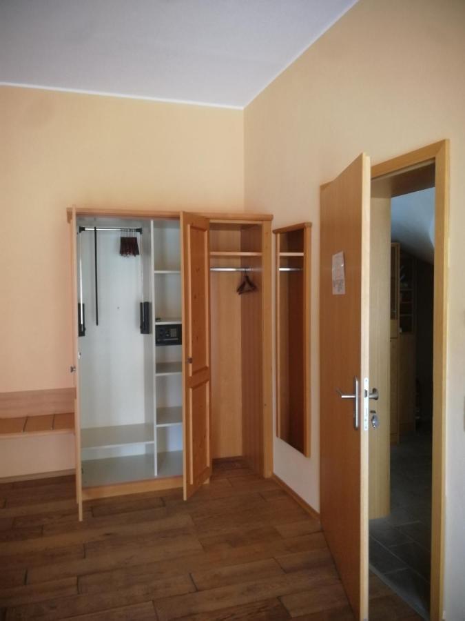 Gaestehaus Ressler Harxheim Bagian luar foto