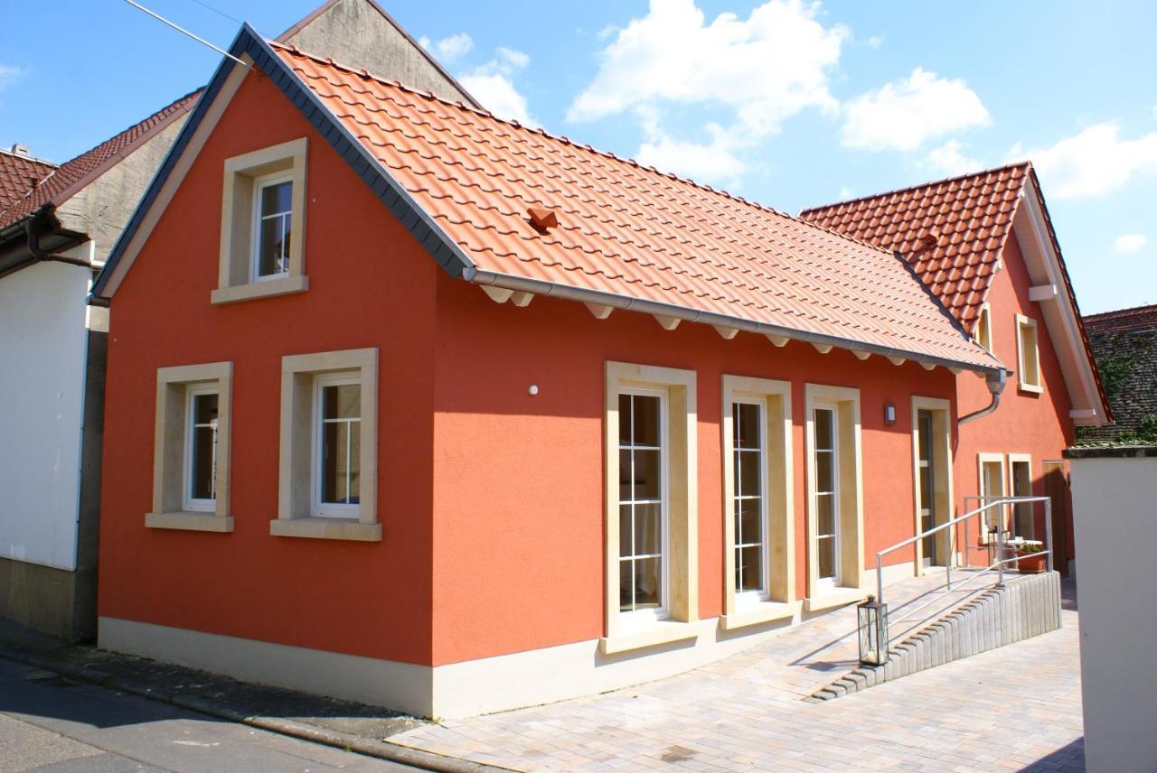 Gaestehaus Ressler Harxheim Bagian luar foto